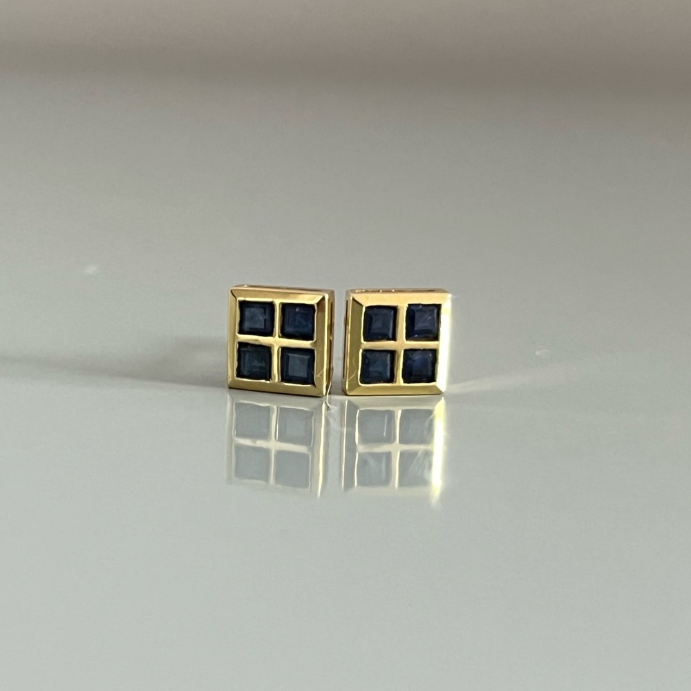 18K Gold Blue Sapphire Stud Earrings